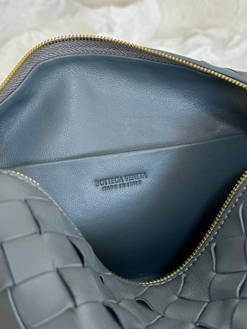 BV LOOP SMALL 23CM GREY CALFSKIN