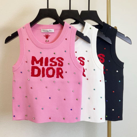 Knitted round neck sleeveless vest