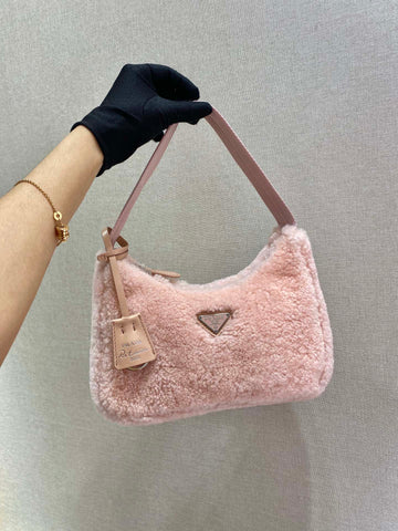 HOBO BAG 23 IN LIGHT PINK SHEARLING
