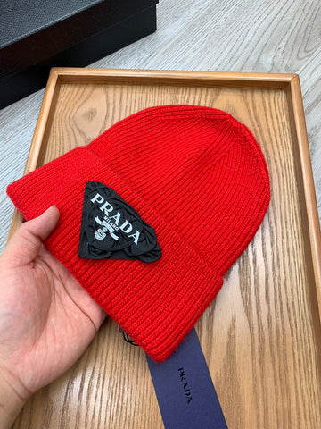 BEANIE HAT IN CHERRY RED WOOL 431358