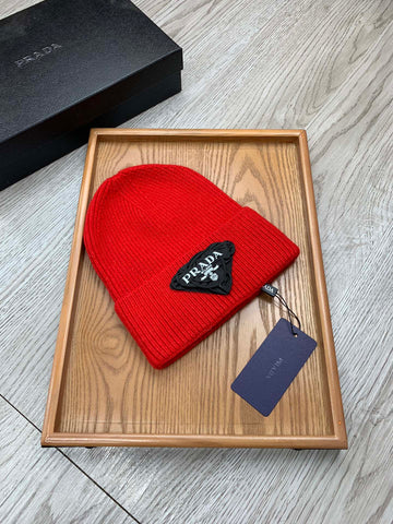 BEANIE HAT IN CHERRY RED WOOL 431358
