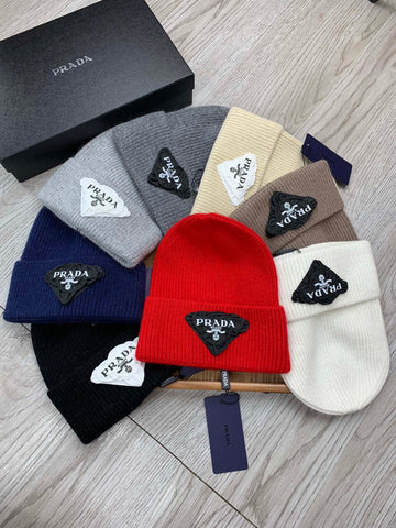 BEANIE HAT IN PALE GRAY WOOL 431360