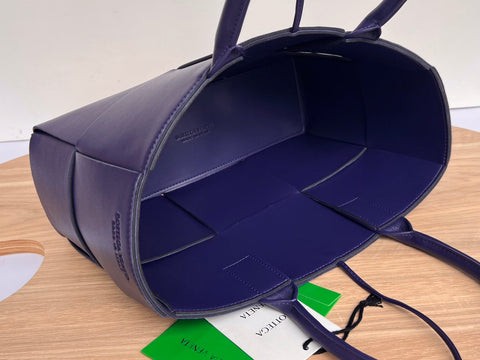 SMALL ARCO TOTE 30 IN EAST BAY PURPLE LAMBSKIN