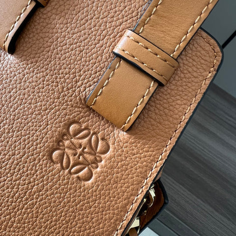 LOEWE 25S HAMMOCK BAG 20 IN ORANGE CALFSKIN GOLD HARDWARE