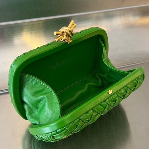 KNOT 19 IN EMERALD GREEN LAMBSKIN