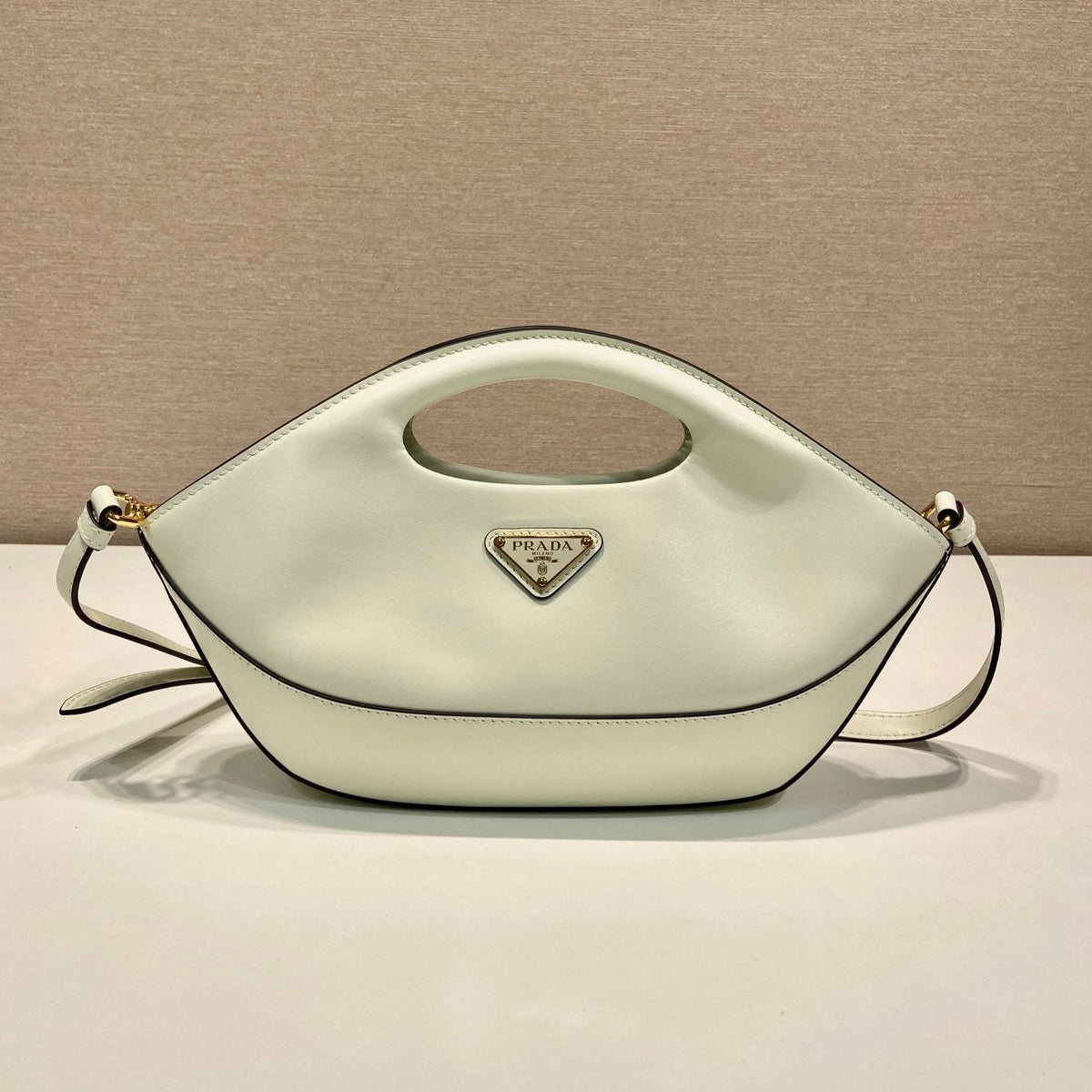 DUMPLING BAG 30 IN WHTE CALFSKIN