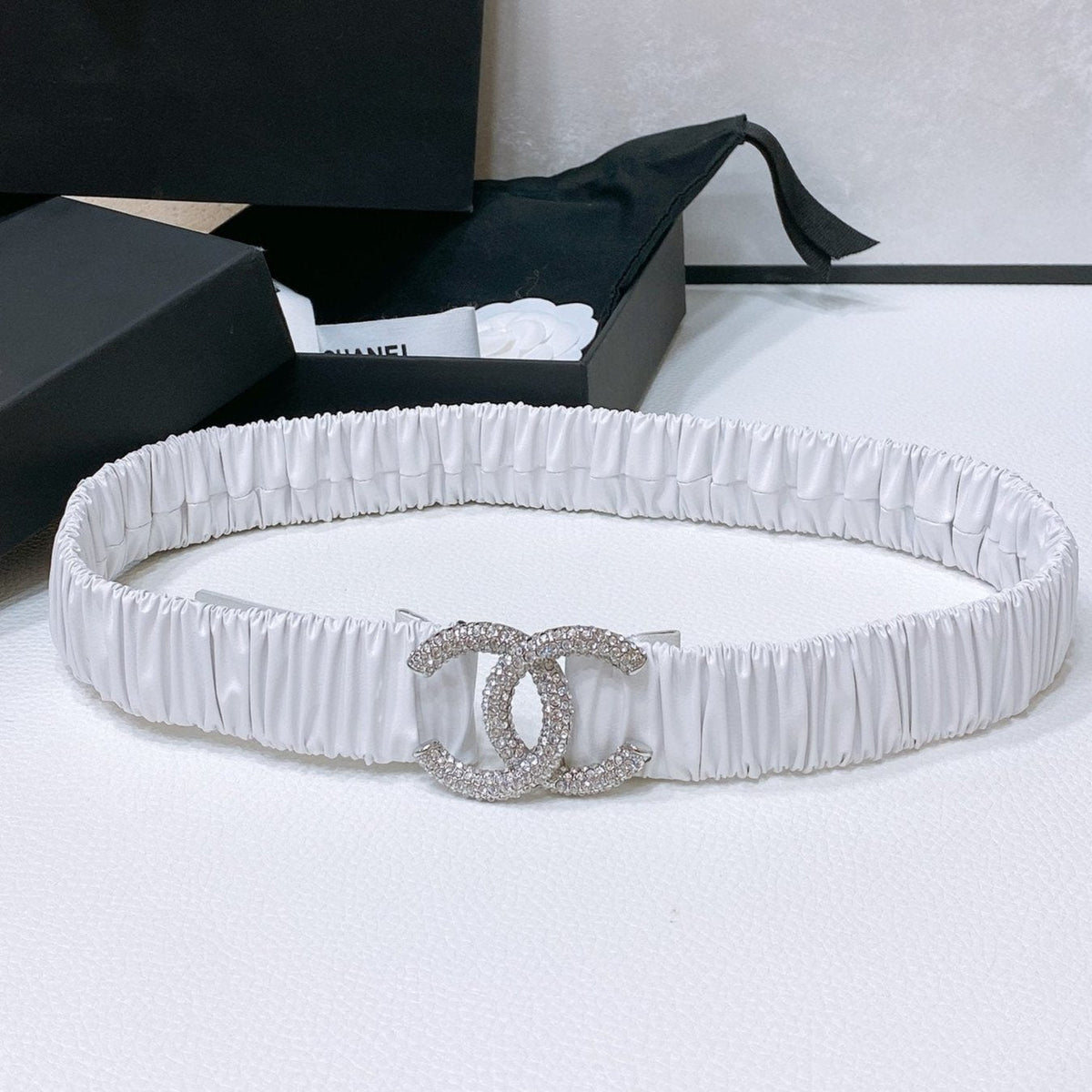 CC ELASTIC BELT 30MM IN WHITE CALFSKIN SILVER HARDWARE WITH RHINSTONES