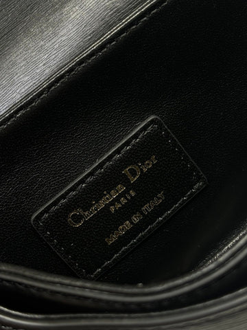 SMALL 19 MONTAIGNE AVENUE TOP HANDLE BAG BLACK SMOOTH CALFSKIN 221147