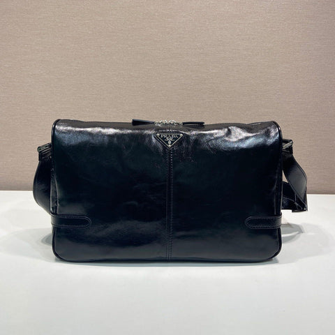 HOBO BAG 35 IN BLACK OIL WAX LAMBSKIN SILVER LOGO