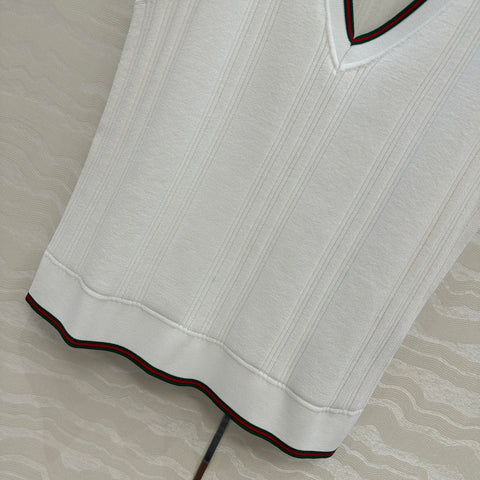 GUCCI V-NECK SLEEVELESS KNIT TOP IN WHITE