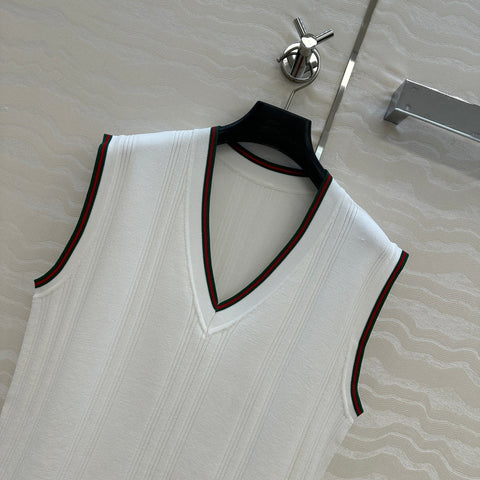 GUCCI V-NECK SLEEVELESS KNIT TOP IN WHITE
