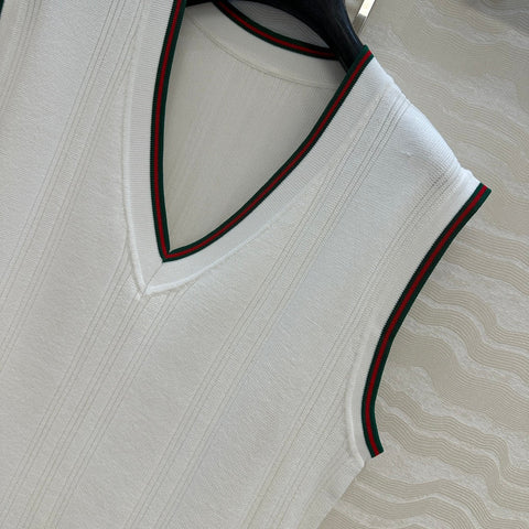 GUCCI V-NECK SLEEVELESS KNIT TOP IN WHITE