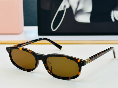 MIU SUNGLASSES IN RECTANGULAR ACETATE 646116