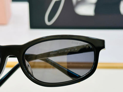 MIU SUNGLASSES IN RECTANGULAR ACETATE 646116