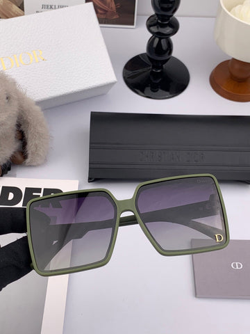 MONTAIGNE SUNGLASS CD1595 IN GREEN ACETATE