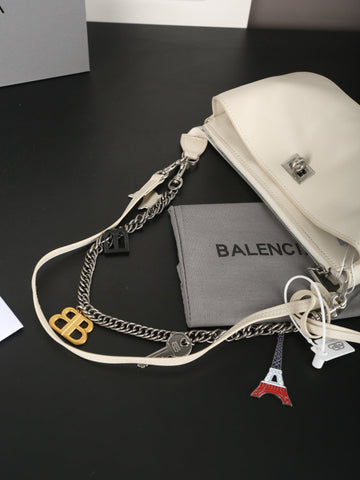 CHAIN CLASSIC BAG 22 IN WHITE SMOOTH CALFSKIN SILVER HARDWARE