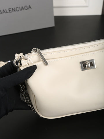 CHAIN CLASSIC BAG 22 IN WHITE SMOOTH CALFSKIN SILVER HARDWARE
