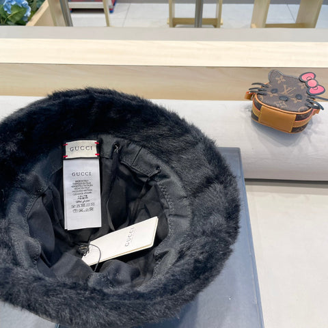 BUCKET HAT IN BLACK FLEECE 397930