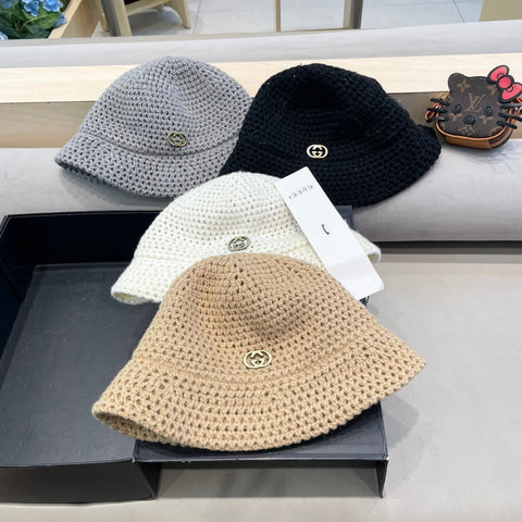 KNITTED BUCKET HAT IN BLACK WOOL 413395