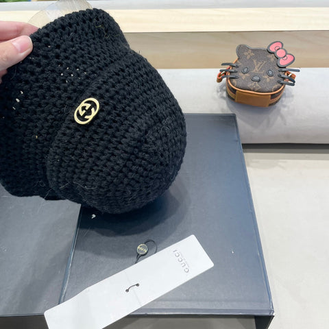 KNITTED BUCKET HAT IN BLACK WOOL 413395