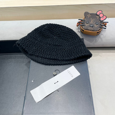 KNITTED BUCKET HAT IN BLACK WOOL 413395