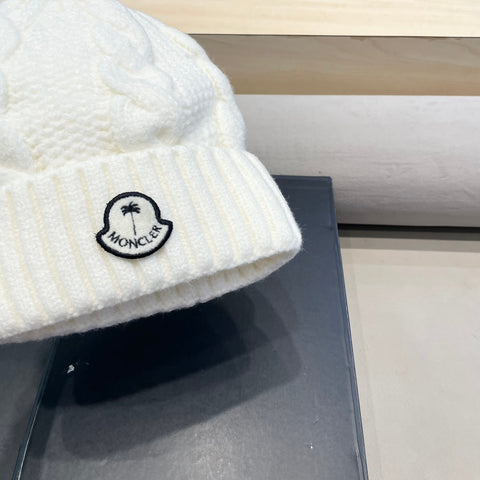 CABLE-KNIT BEANIE HAT IN WHITE WOOL 438141