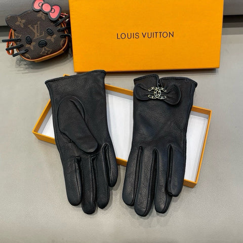 GLOVES IN BLACK LAMBSKIN 462395