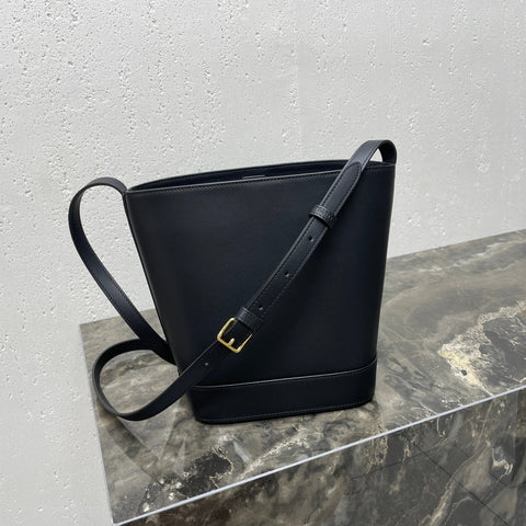 CELINE 25S CUIR TRIOMPHE BAG 30 IN BLACK CALFSKIN
