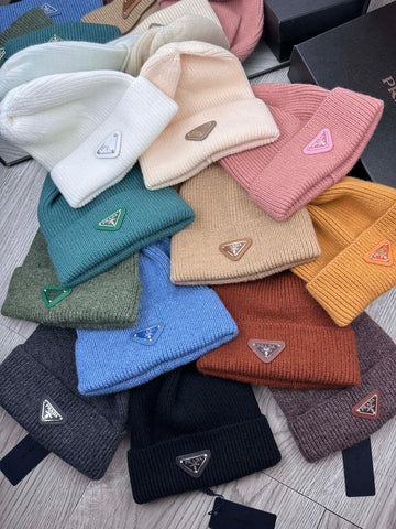 BEANIE HAT IN BLACK WOOL 332393