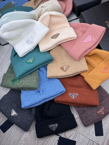 BEANIE HAT IN ARMY GREEN WOOL 332395