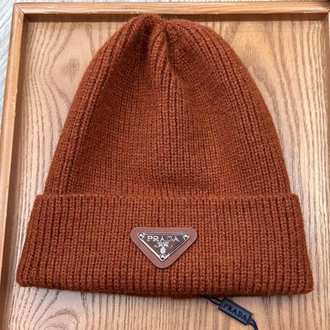 BEANIE HAT IN UMBER BROWN WOOL 332398