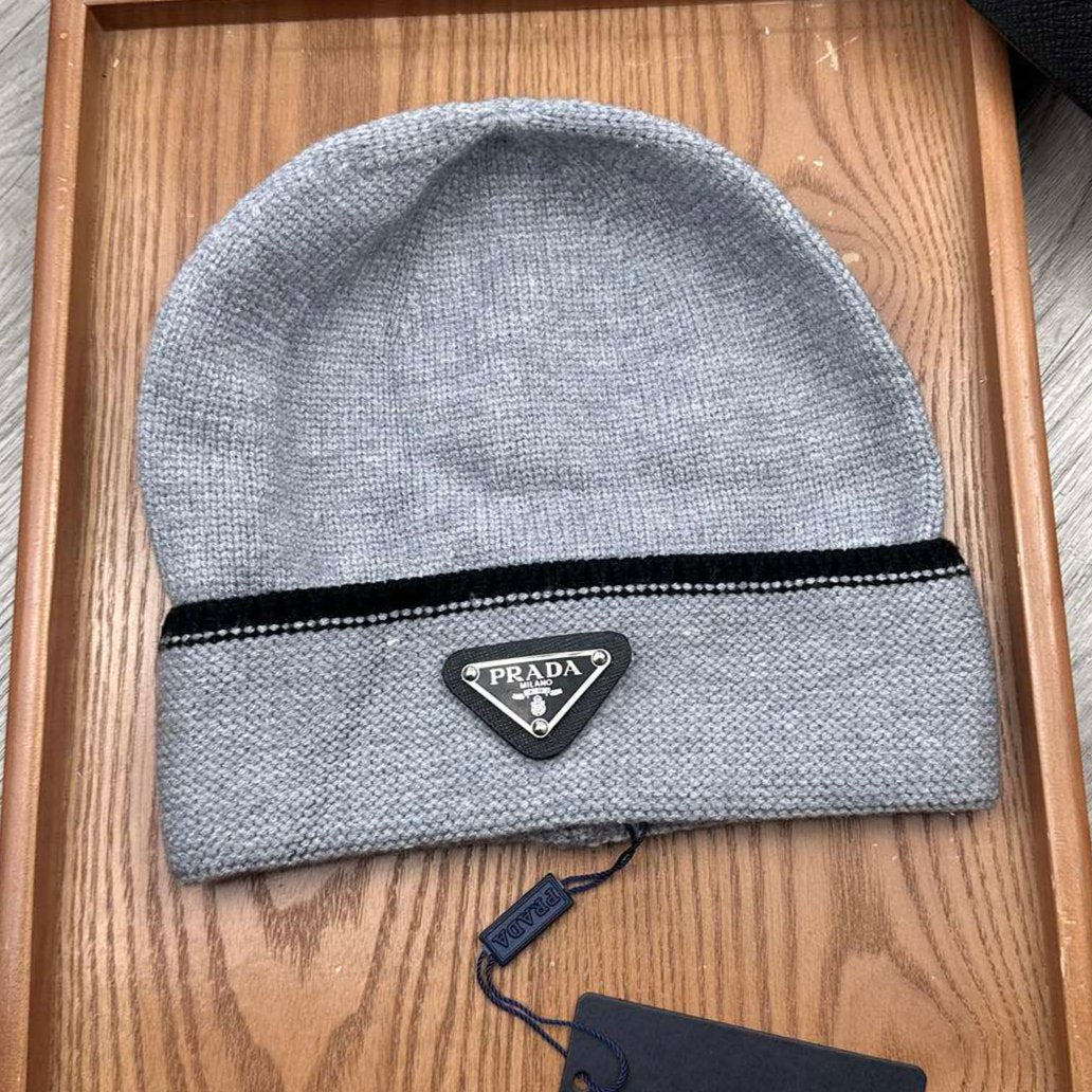 BEANIE HAT IN DOVE GRAY WOOL 349650