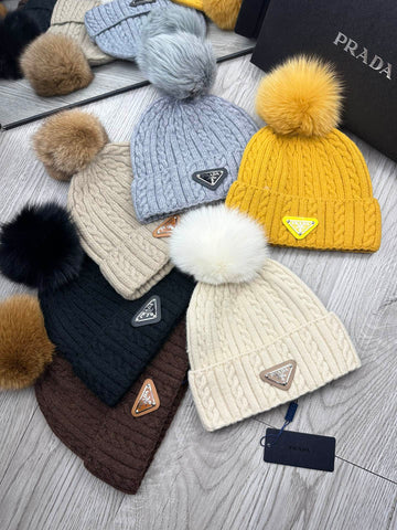 BEANIE HAT IN DOVE GRAY WOOL 352363