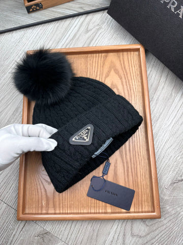 BEANIE HAT IN BLACK WOOL 352368