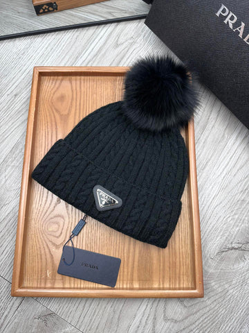 BEANIE HAT IN BLACK WOOL 352368