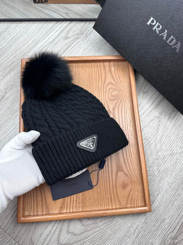 BEANIE HAT IN BLACK WOOL 352375