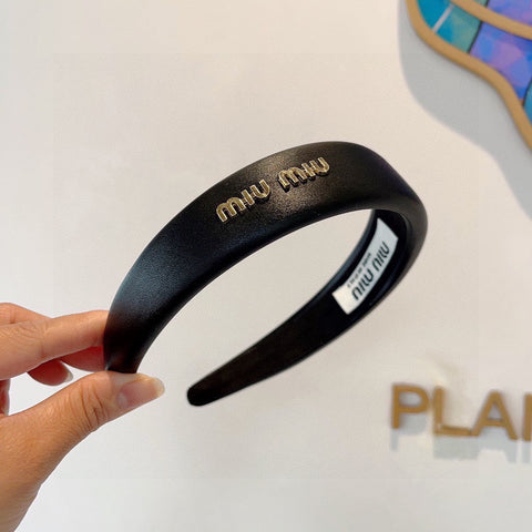 THICK HEADBAND IN BLACK CALFSKIN GOLD LOGO 409395