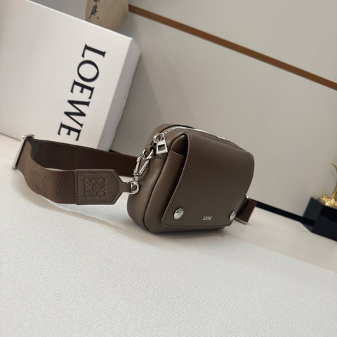 LOEWE 25S PEBBLE BAG 20 IN DARK TAUPE CALFSKIN SILVER HARDWARE