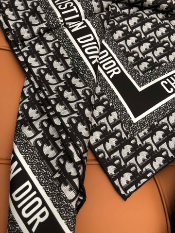 DIOR SCARF 90 IN SILK 704589