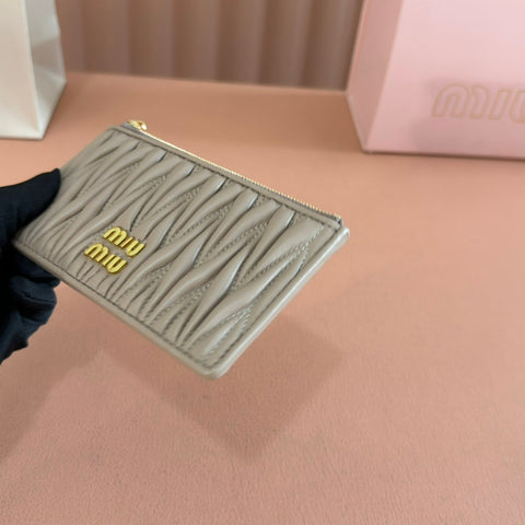 MATELASSÉ LEATHER ENVELOPE WALLET TAUPE GRAY