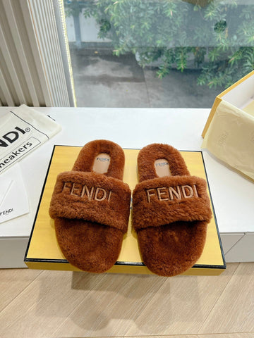 FLAT SLIDE IN GINGERBREAD BROWN FLEECE