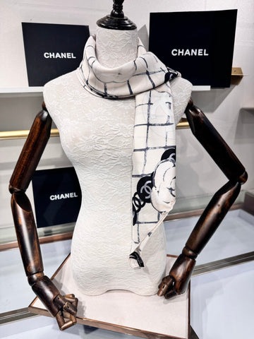 CHANEL 25S SCARF 90 IN CASHMERE SILK 737219
