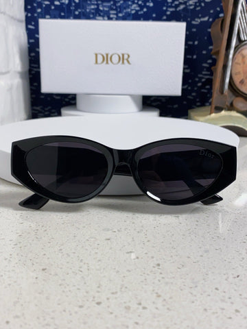 MONTAIGNE SUNGLASS 578115 IN BLACK ACETATE