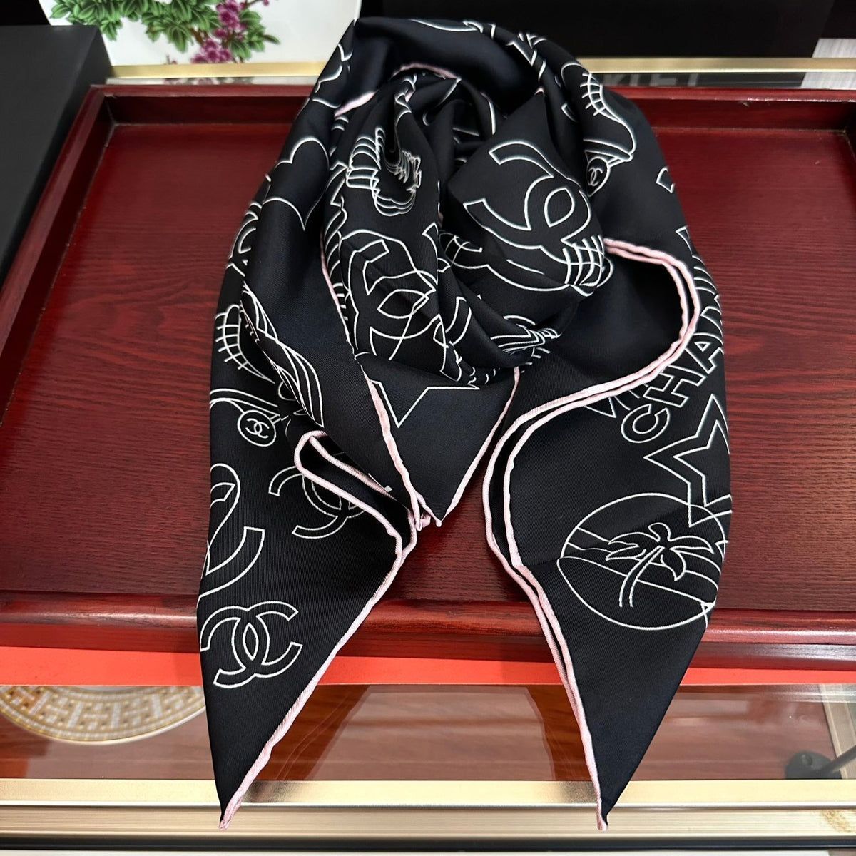 CHANEL 25S SCARF 90 IN SILK 738436