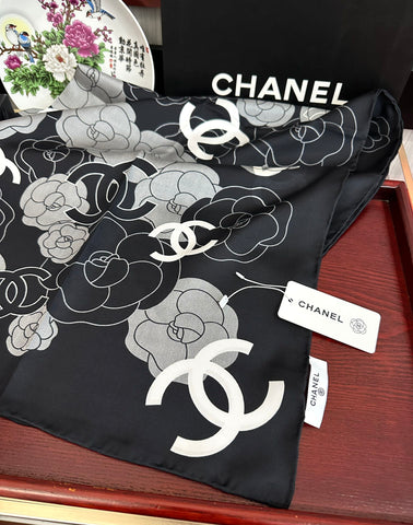 CHANEL 25S SCARF 90 IN SILK 738464