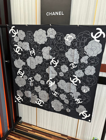 CHANEL 25S SCARF 90 IN SILK 738464