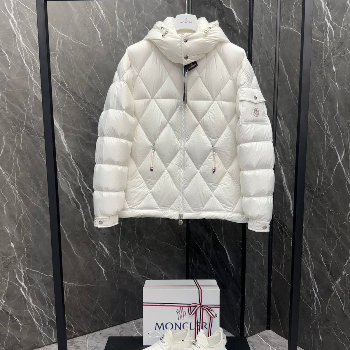 MONCLER 25S JACKET IN WHITE 051