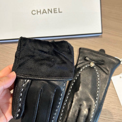 GLOVES IN BLACK LAMBSKIN 456336
