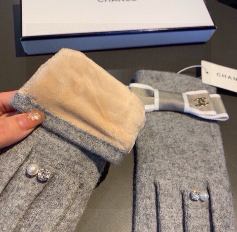 CC GLOVES IN PALE GRAY WOOL WITH BOW 463856