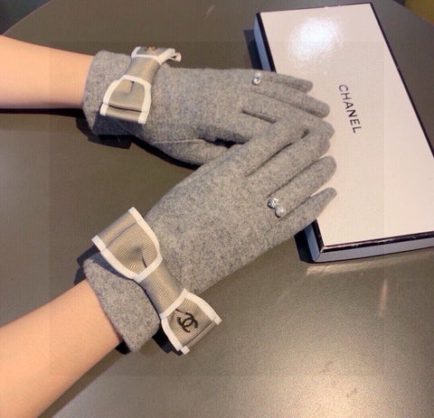 CC GLOVES IN PALE GRAY WOOL WITH BOW 463856